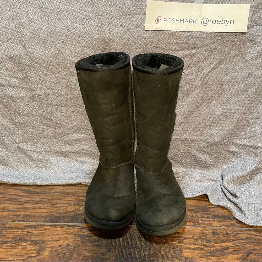 Black UGG classic tall boots - Picture 2 of 7